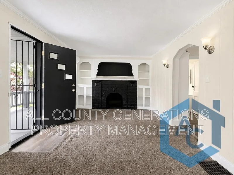 3 bed, 1.0 bath, 1152 sqft, $1,200 — Photo 3