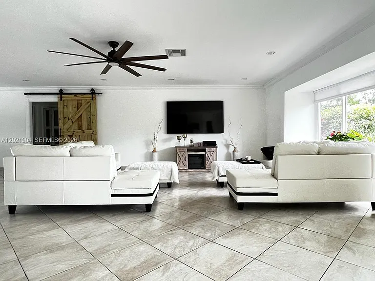 3324 Lakeview Blvd — Photo 6