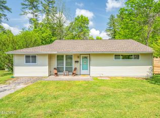 132 W Bryn Mawr Cir, Oak Ridge, TN 37830
