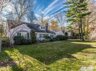 1 Dumbarton Dr, Huntington, NY 11743