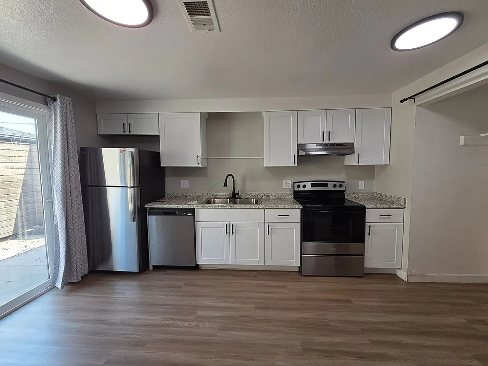 Lease Special - 2 weeks free - Flats at 9th Avenue
