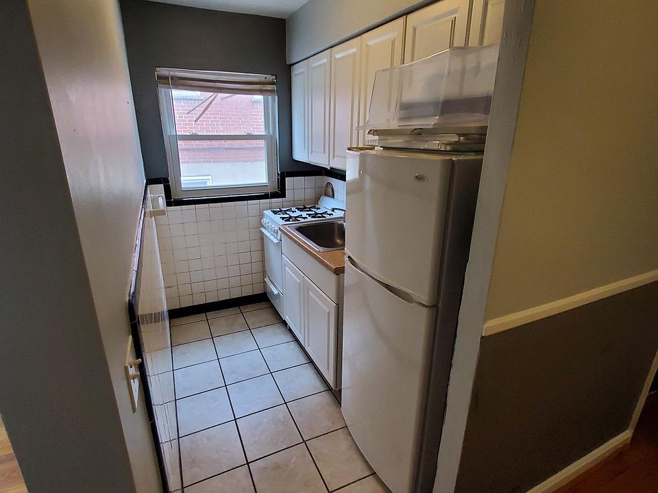 2nd image of 5824 Ridge Rd