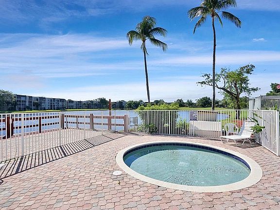 4th image of 9450 Poinciana Pl APT 416