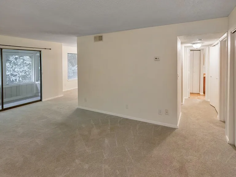 245 Seasons Pkwy — Photo 7