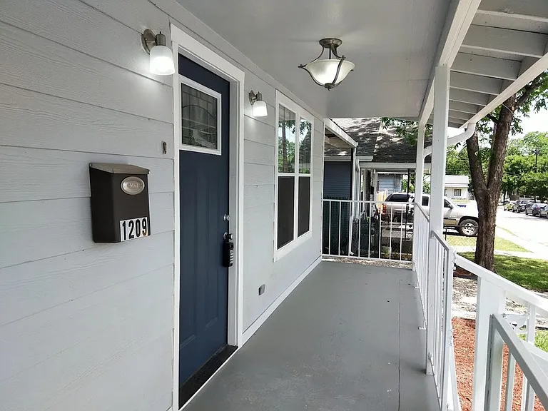 1209 Mason St — Photo 5