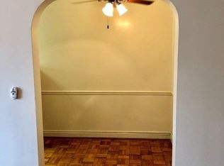 2319 40th Pl NW APT 302, Washington, DC 20007