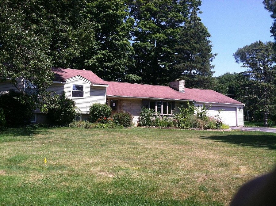 1st image of 550 Woodland Dr