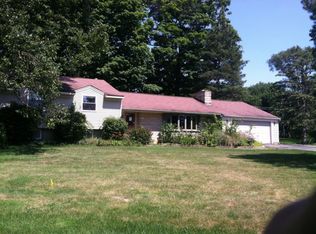 550 Woodland Dr, South Lyon, MI 48178