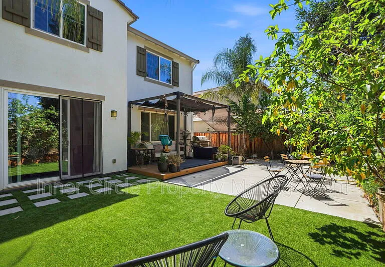 2282 Acero Ct — Photo 17