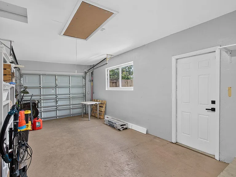 6410 NW 34th Ave — Photo 23