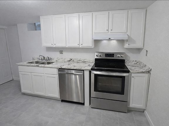 5th image of 1166 Yosemite St #1