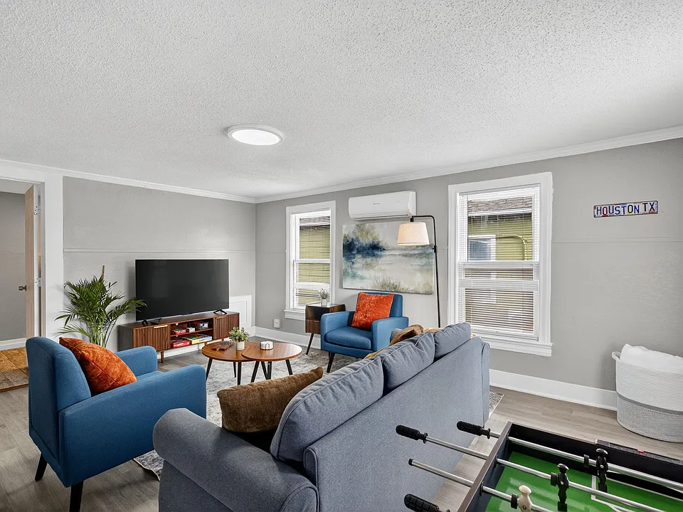 1403 Collier St #1403