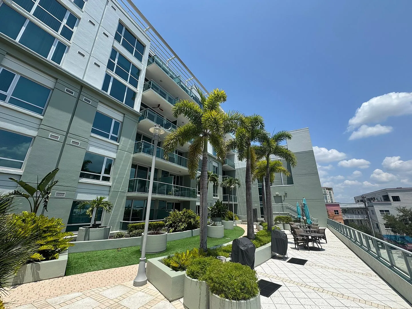 Luxurious 2/2 Modern Condo in Prestigious Channelside with Resort-Style Amenities — Photo 1