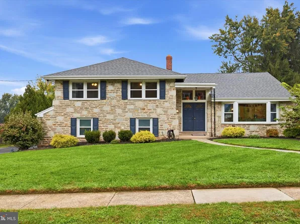 903 Summit Ln, Oreland, PA 19075