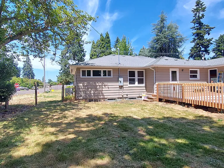 231 NE 10th Ave — Photo 5