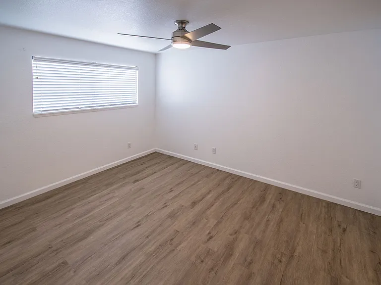 Oak Park Village Apartments — Photo 7