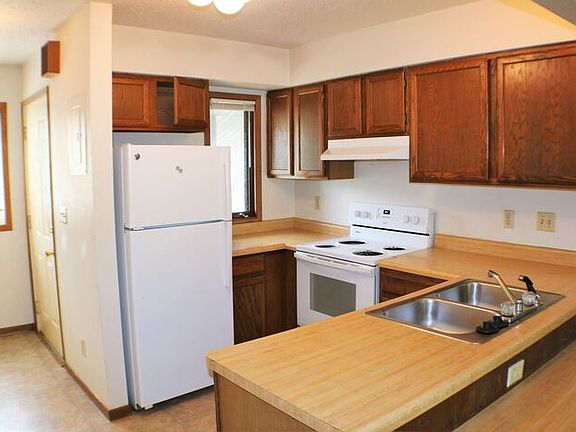 3rd image of 714 Westwinds Dr APT 4
