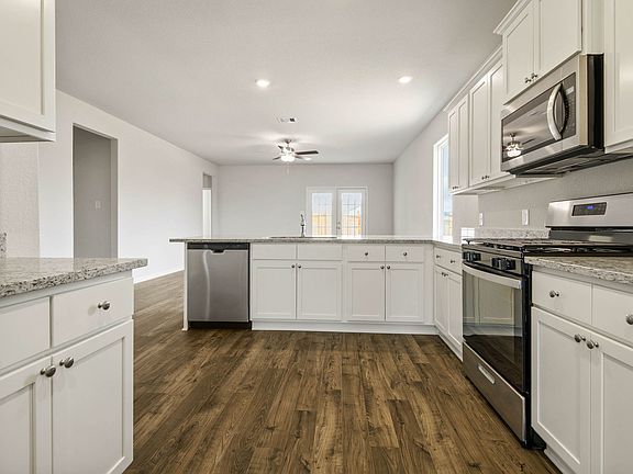 The chef-ready kitchen has lots of counter space perfect for food prepping!