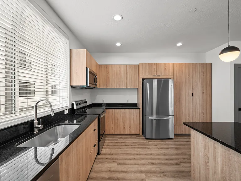 SUR17 Townhomes — Photo 8