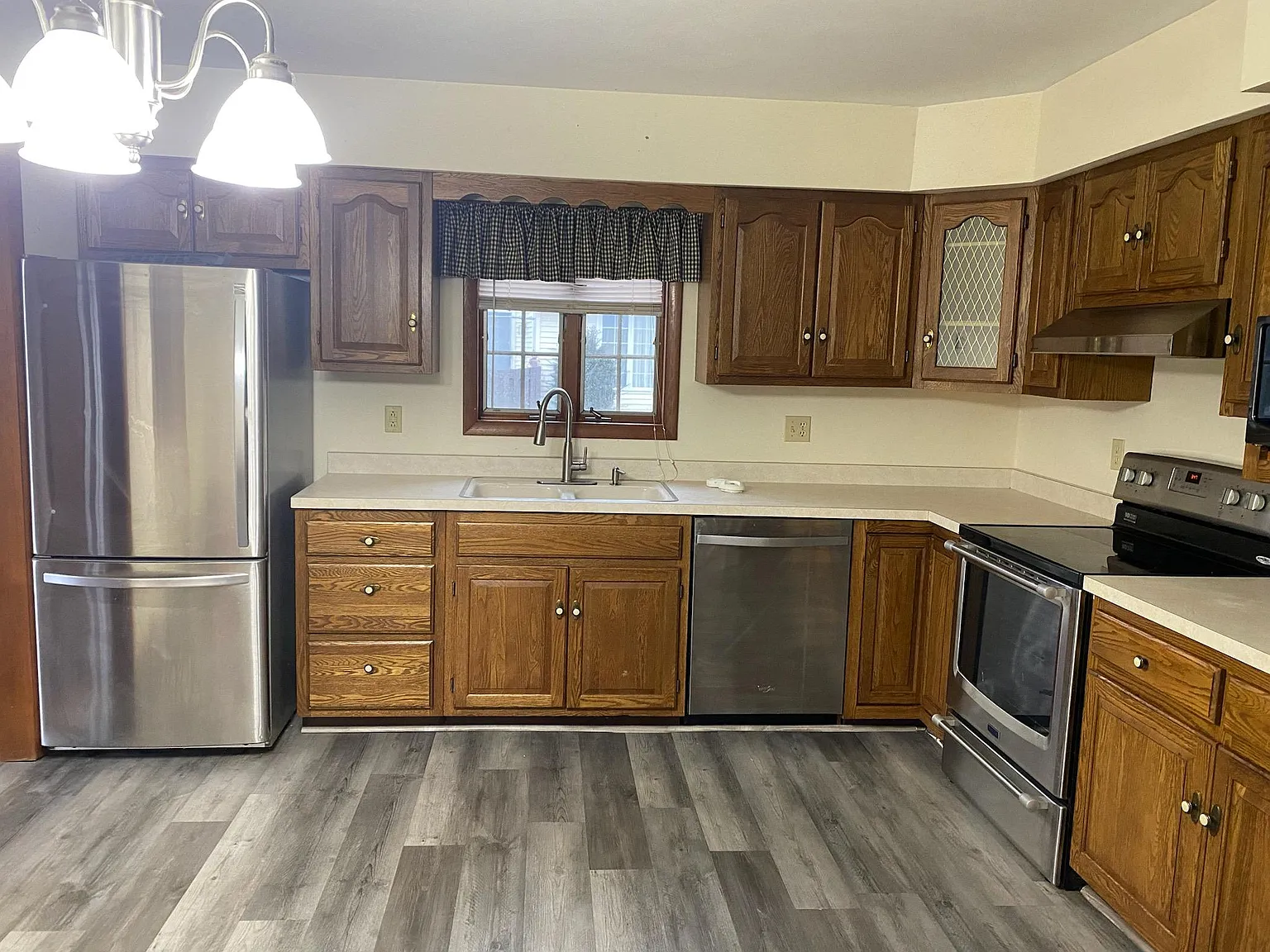 3 bed, 1400 sqft, $2,100 — Photo 3