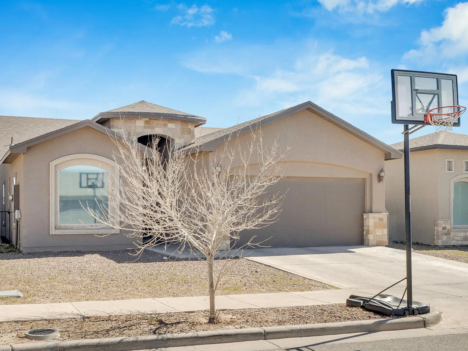 3 bed, 2.0 bath, 1403 sqft, $1,850 — Photo 2