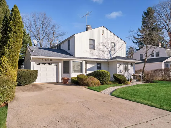 142 Hillturn Lane, Roslyn Heights, NY 11577