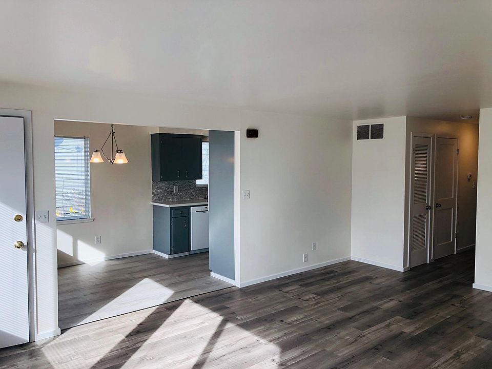 1st image of 10740 35th Ave NE #10740