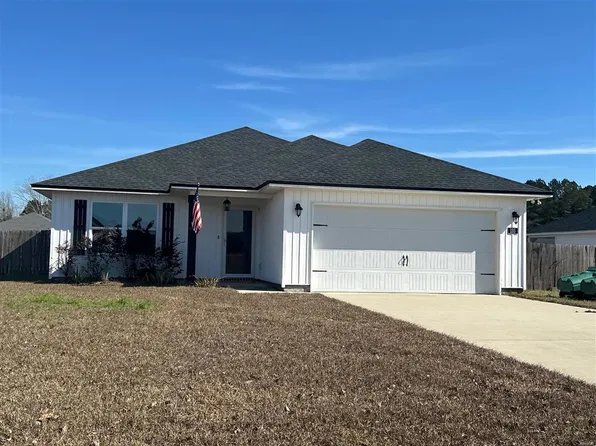 135 Saint Stevens Ct, Atmore, AL 36502