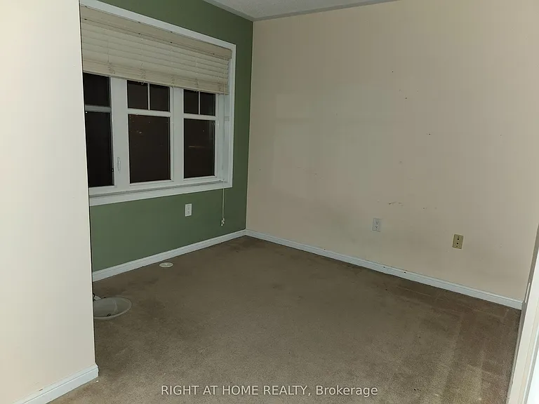 786 Bolingbroke Dr — Photo 16