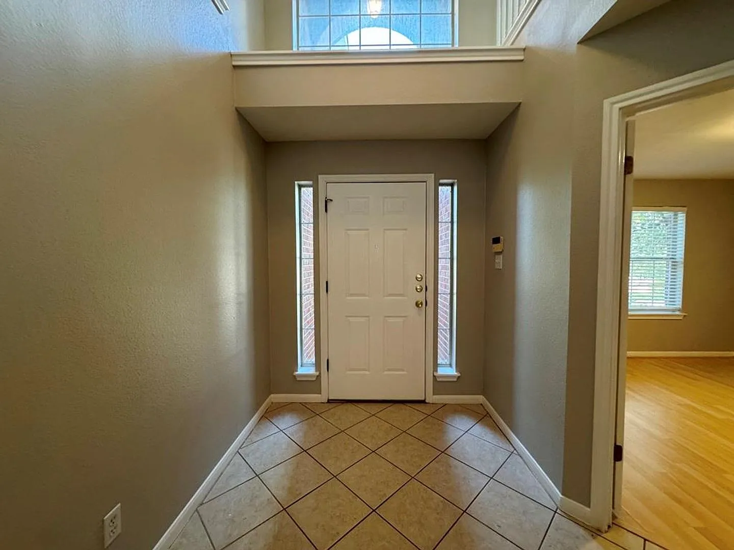 Nice 2 story home available in Village at Western Oaks! — Photo 2