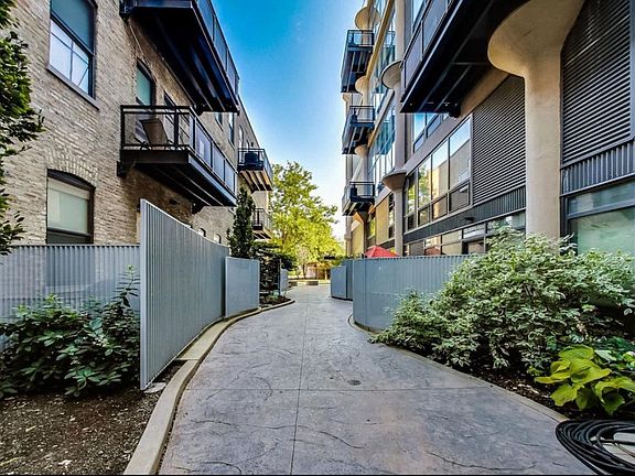 5th image of 1800 W Grace St APT 107