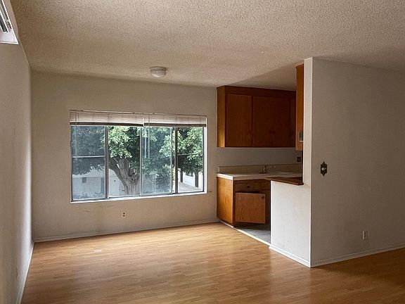 2nd image of 1603 Granville Ave #9