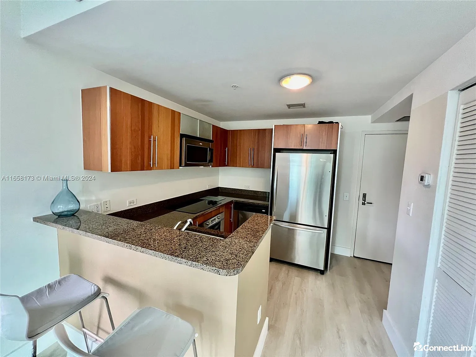 1 bed, 1.0 bath, $2,850 — Photo 4