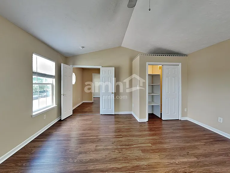 717 Breakers Ln — Photo 8