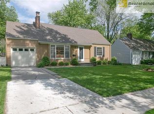 7333 Ash St, Prairie Village, KS 66208