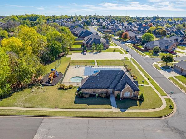 19420 Crest Ridge Dr, Edmond, OK 73012