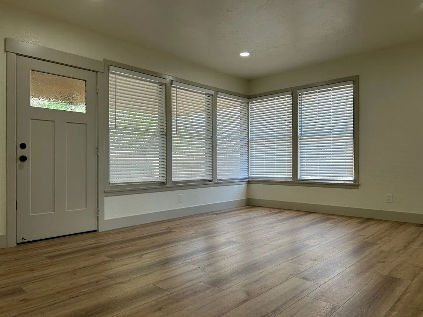 112 S. Valley St. — Photo 3