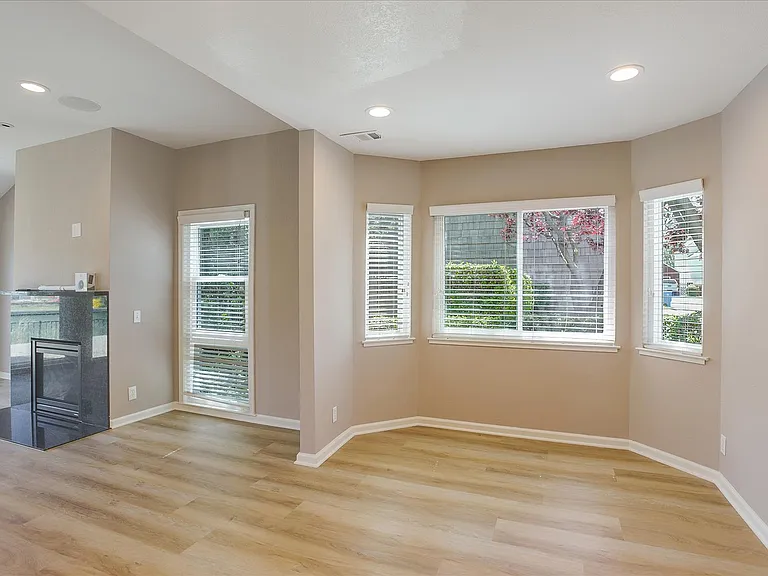 608 Mystic Ln — Photo 21