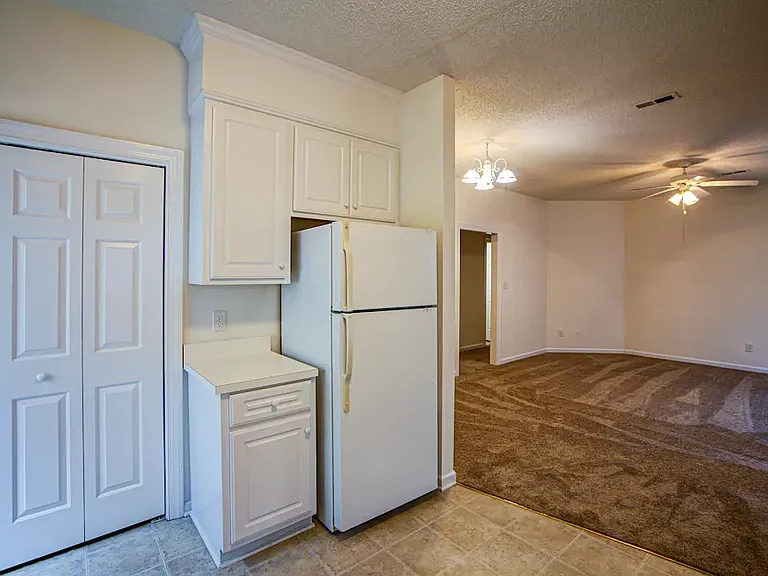 Hunter's Park Apartments — Photo 20
