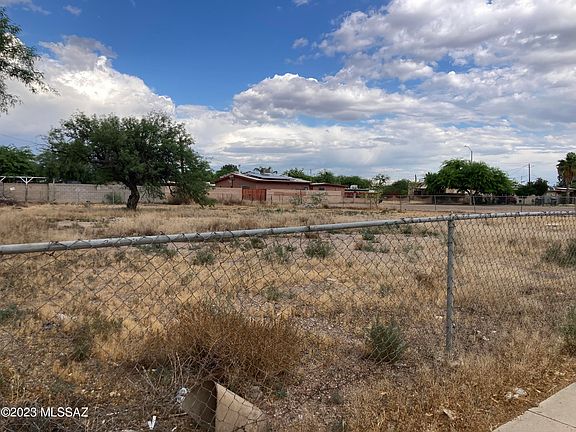 3rd image of 810 N Grande Ave