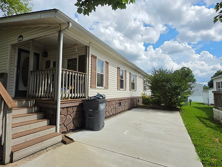 187 Lynnwood Cir — Photo 1