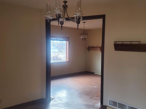 5th image of 214 W Logan St