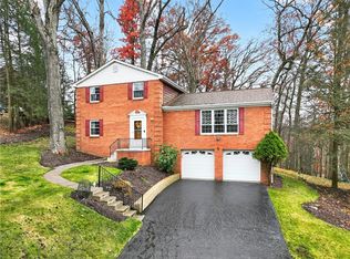 8576 W Barkhurst Dr, Pittsburgh, PA 15237