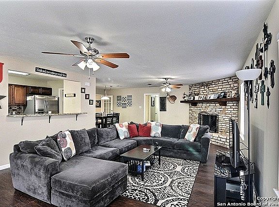 3rd image of 814 Laura Belle Dr N