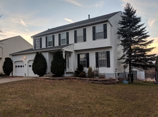 32 Hamilton Lakes Dr, Hamilton, NJ 08619