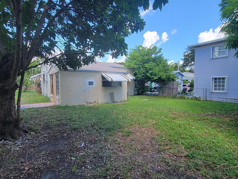 1342 NW 43rd St — Photo 3