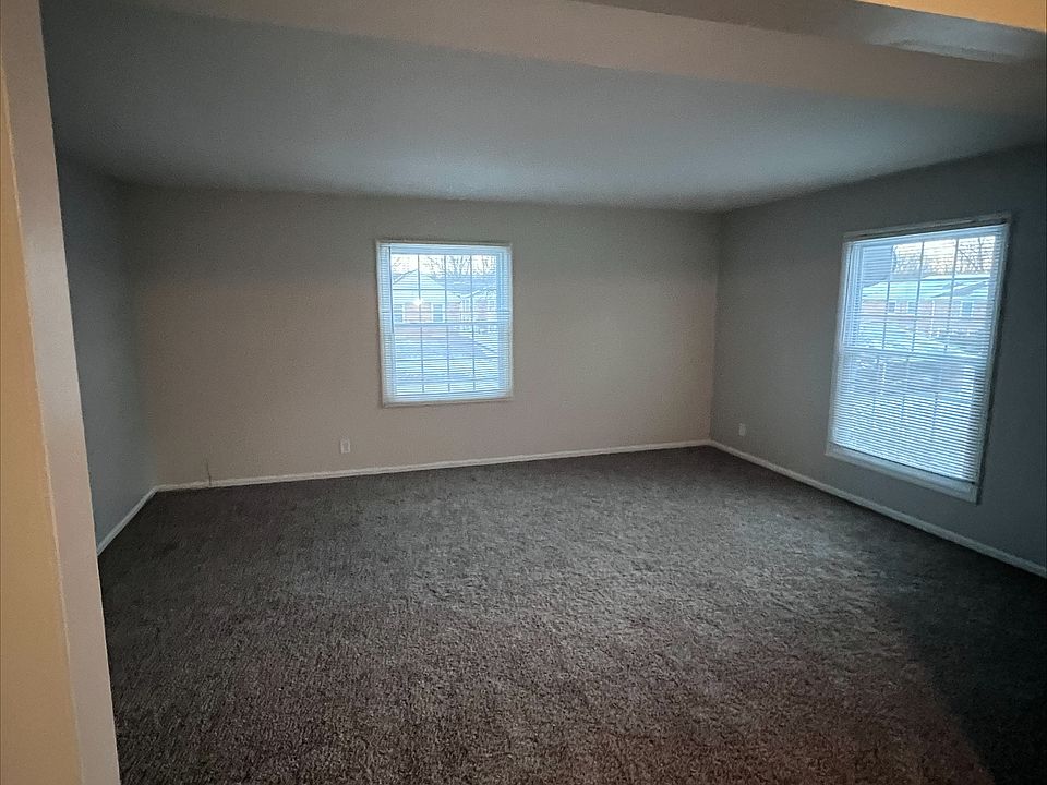 1st image of 14 Charleston Sq #45
