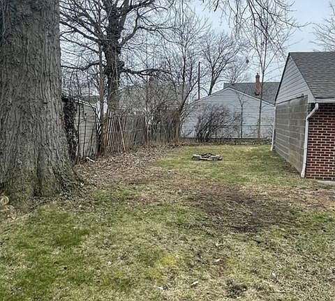 2nd image of 25551 Farringdon Ave