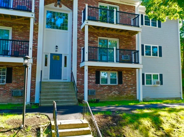 19 Chapel Hill Dr APT 10, Plymouth, MA 02360