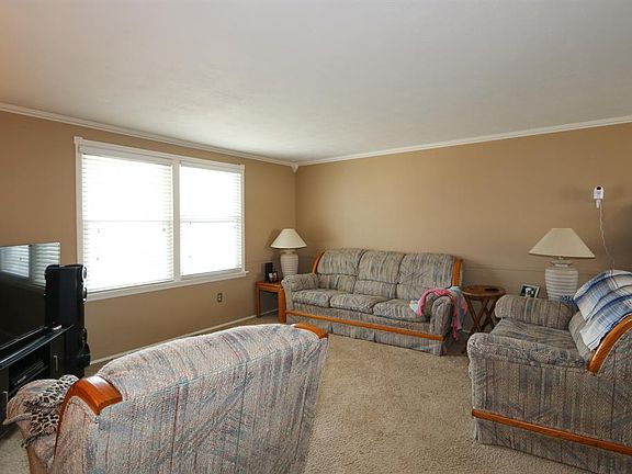 3rd image of 247 Porter Dr